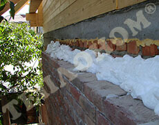 Фото утепление колодязной кладки заливным пенопластом экоизол во время возведения стен - ТЕПЛОНОМ™