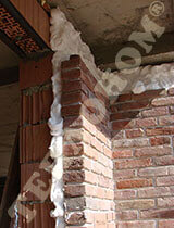 Фото утепление колодязной кладки заливным пенопластом экоизол во время возведения стен - ТЕПЛОНОМ™