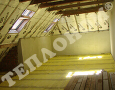 Фото утепленние мансарды и пола между лагами заливным пенопластом экоизол - ТЕПЛОНОМ™